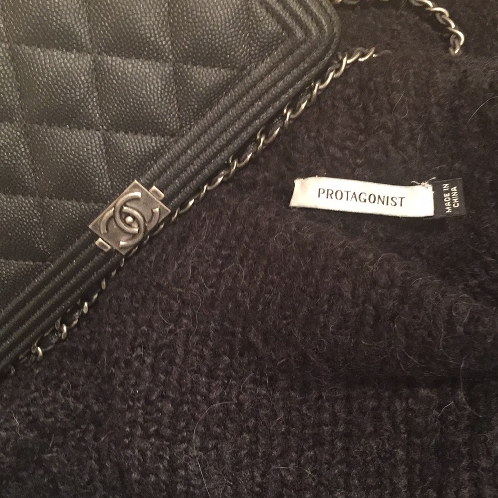 🍃❤️ Protagonist Sweater - Picture 5 of 5